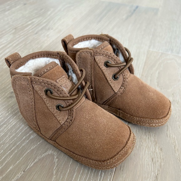 Ugg Kids Baby Neumel Boot Chestnut size Small (2-3) - Picture 2 of 6
